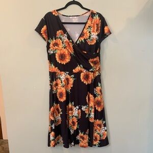 Haute Edition Black Sunflower Pattern Wrap Top Short Sleeve Dress Women’s 1X